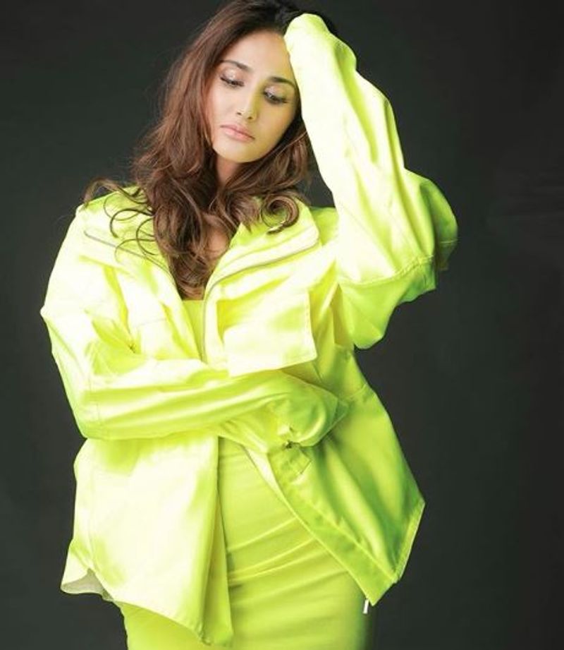 Actress Vaani Kapoor Hot Clicks