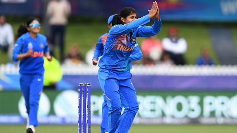 राधा ने महज 6 साल की उम्र से क्रिकेट खेलना शुरू कर दिया था। वह अपने मोहल्ले के लड़कों के ही साथ क्रिकेट खेलती थी। इस बात को लेकर उनके परिवार को कई बार ताने भी सुनने पड़ते थे।