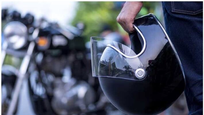 Karnataka decided helmetless riders also lose their license for a full three months ckm Karnataka decided helmetless riders also lose their license for a full three months ckm