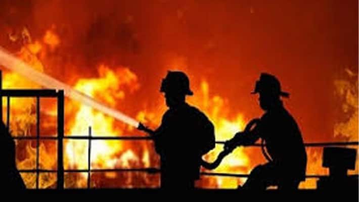 fire in slums due to short circuit in kolkata KPB fire in slums due to short circuit in kolkata KPB