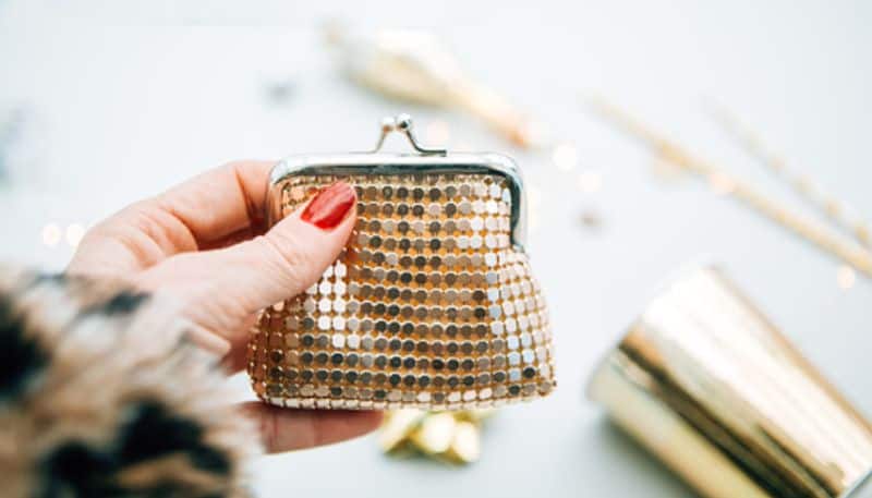 must have things in purse which enhance your style and confidence