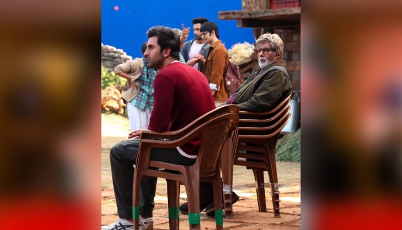 চারটে চেয়ারের ওপর বসে অমিতাভ। লিখলেন, রণবীরের সমযোগ্য হতে চারটি চেয়ারের প্রয়োজন।