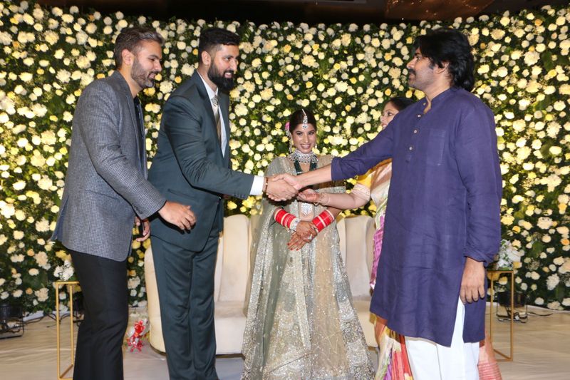 వధూ వరులకు శుభాకాంక్షలు తెలియజేస్తున్న పవర్ స్టార్ పవన్ కళ్యాణ్