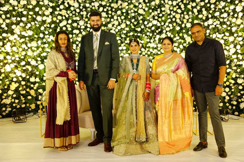 వధూవరులతో మహేష్ సతీమణి నమ్రత.. మరోవైపు మహర్షి డైరెక్టర్ వంశీ పైడిపల్లి
