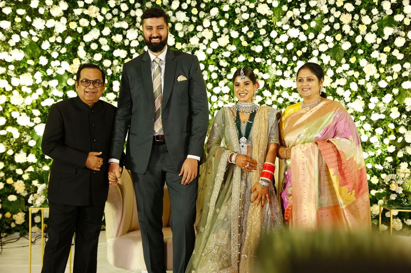 నవ్వుల రారాజుతో..