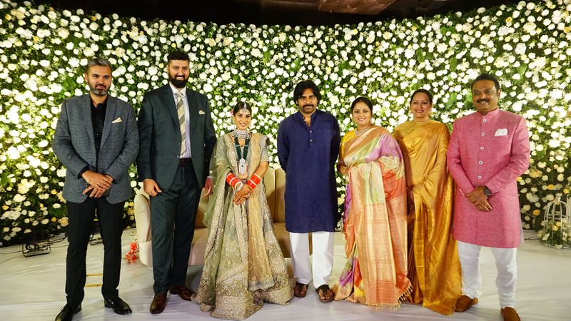 లాయర్ సాబ్ తో గ్రూప్ ఫోటో