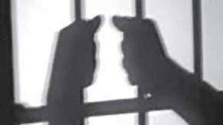Doctor rapes girlfriend films in toilet to blackmail her into ending affair Doctor rapes girlfriend films in toilet to blackmail her into ending affair