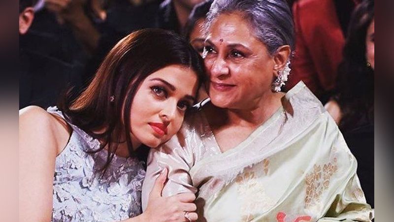 জয়া বচ্চনের বাংলা কতটা রপ্ত তা সকলেরই জানা। অভিষেক জানান, ঋতুপর্ণ ঘোষের সঙ্গে কাজ করার সুবাদে ঐশ্বর্যও শিখেছিলেন বাংলা।