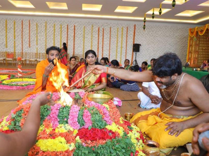 karnataka health minister b sriramulu daughter rakshitha wedding 500 crorers spent one lakh guests see pics kpt