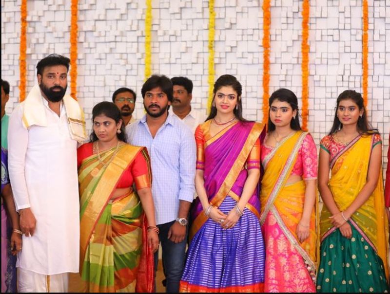 karnataka health minister b sriramulu daughter rakshitha wedding 500 crorers spent one lakh guests see pics kpt
