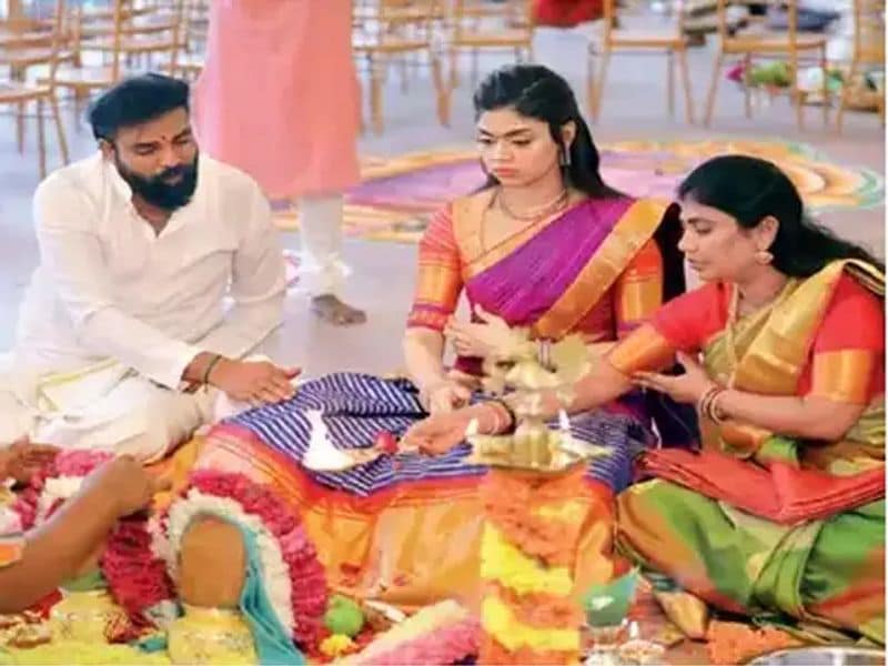karnataka health minister b sriramulu daughter rakshitha wedding 500 crorers spent one lakh guests see pics kpt