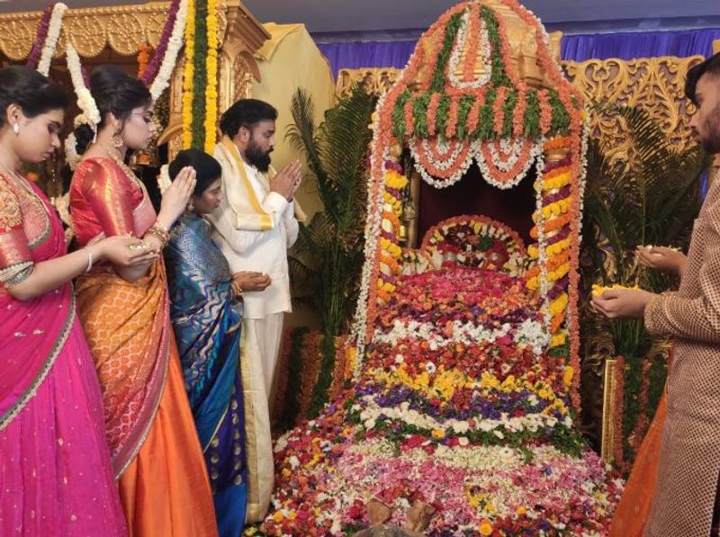 karnataka health minister b sriramulu daughter rakshitha wedding 500 crorers spent one lakh guests see pics kpt