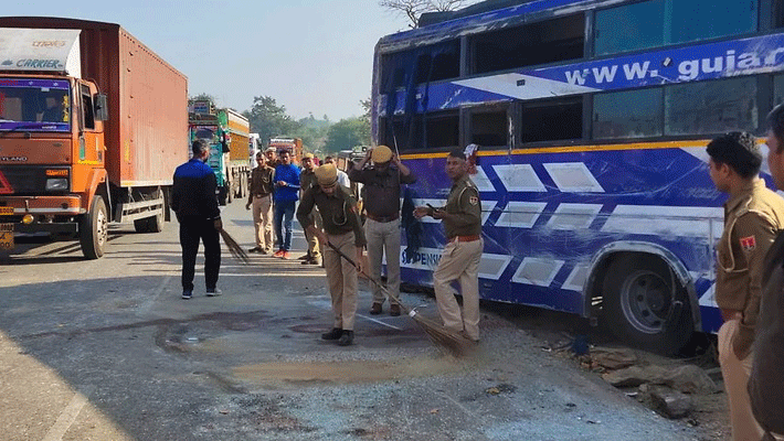 Accident in Ayodhya taking students, 25 students injured