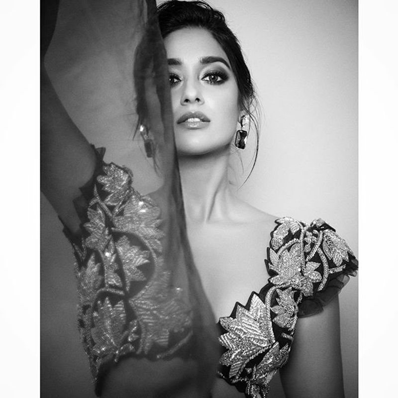 (Courtesy__ Instagram) బాలీవుడ్ లో తనకి అవకాశాలు రాకపోవడంతో టాలీవుడ్ వైపు చూస్తోంది.