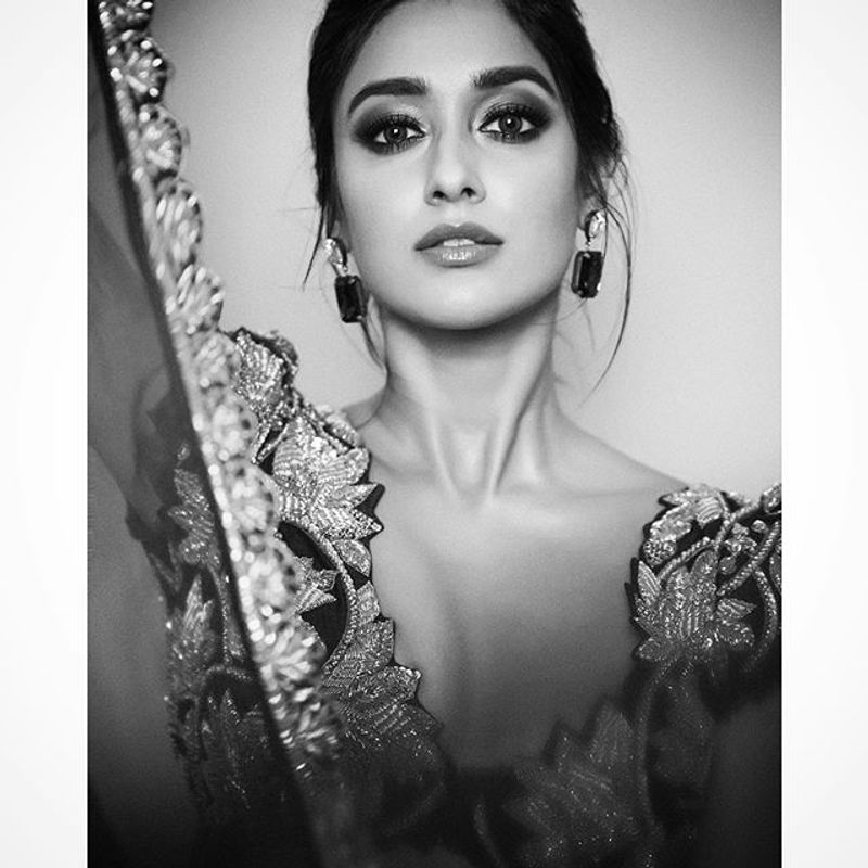 (Courtesy__ Instagram) చాలా కాలం తరువాత టాలీవుడ్ లో ఆమె నటించిన 'అమర్ అక్బర్ ఆంటోనీ' సినిమా ఫ్లాప్ అయింది. సినిమాలో ఇలియానా లుక్స్ పై నెగెటివ్ కామెంట్స్ వినిపించాయి.