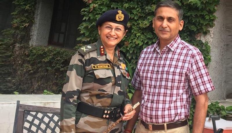 পরিবার ও কেরিয়ার দুই সমানভাবে সামাল দিয়েছেন তিনি। বিয়ের পরেই পাশ করেছেন এমবিবিএস। প্রথম সন্তান জন্মানোর পর পাশ করেন এমডি। সেই সঙ্গে দ্বিতীয় সন্তান ছোট থাকা অবস্থাতেই যোগ দিয়েছেন সেনাবাহিনীতে।