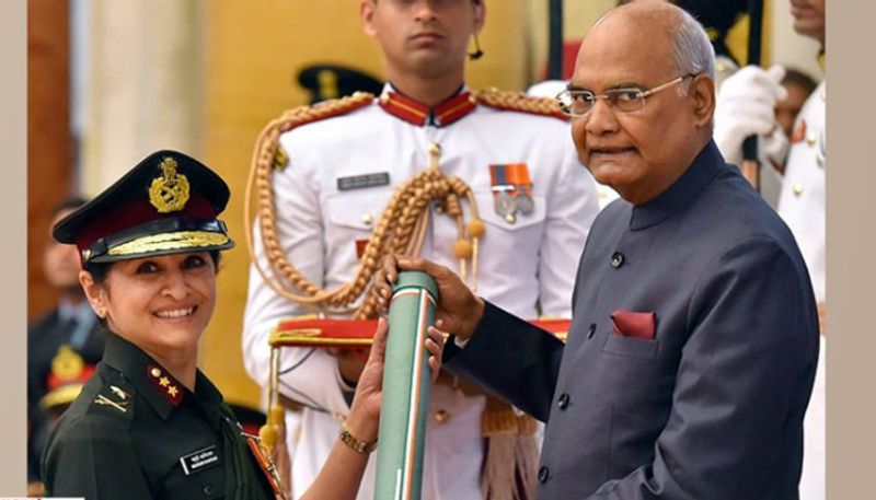 তাঁর সঙ্গে পাশ করা অনেক মেয়েই প্রশিক্ষণ শেষ করতে না পেরে ছেড়ে চলে গেছিলেন। অনেকে আবার বিয়ে করে নিয়েছেন। এমনই এক দীর্ঘ পরিশ্রমের পথ পেরিয়েই সেনাবাহিনীতে যোগ দিয়েছিলেন মাধুরী।