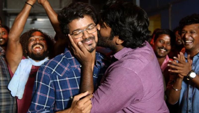 Do u know which situation Vijay sethupathi Kiss Vijay