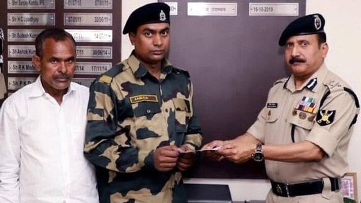 bsf jawan mohammad anees was presented 10 lakhs rs cheque for his house repaire by bsf bsf jawan mohammad anees was presented 10 lakhs rs cheque for his house repaire by bsf