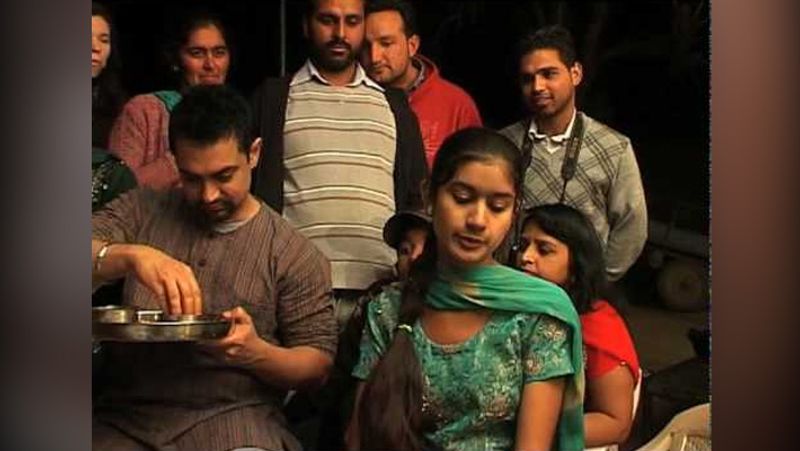 'थ्री इडियट्स' के प्रमोशन के दौरान जब करीना-आमिर चंदेरी पहुंचे थे, तब उन्होंने बुनकरों के घर खाना भी खाया था। करीना कपूर ने इसके बाद चंदेरी को लगातार प्रमोट किया था।