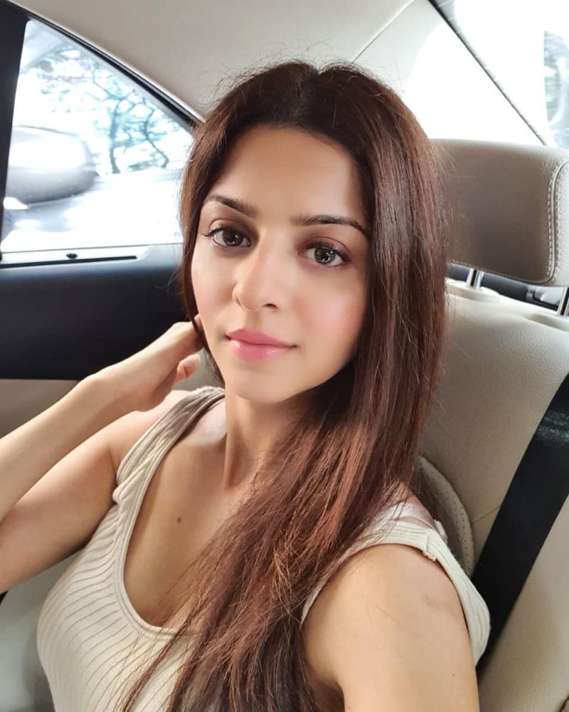(Courtesy: Instagram వేదిక గ్లామర్ మెరుపులు