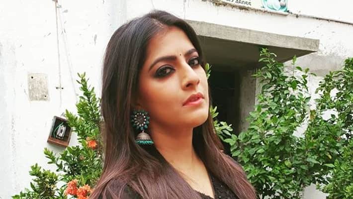 Actress Varalakshmi Sarathkumar Released Video For Stay At home Awareness for corona Actress Varalakshmi Sarathkumar Released Video For Stay At home Awareness for corona