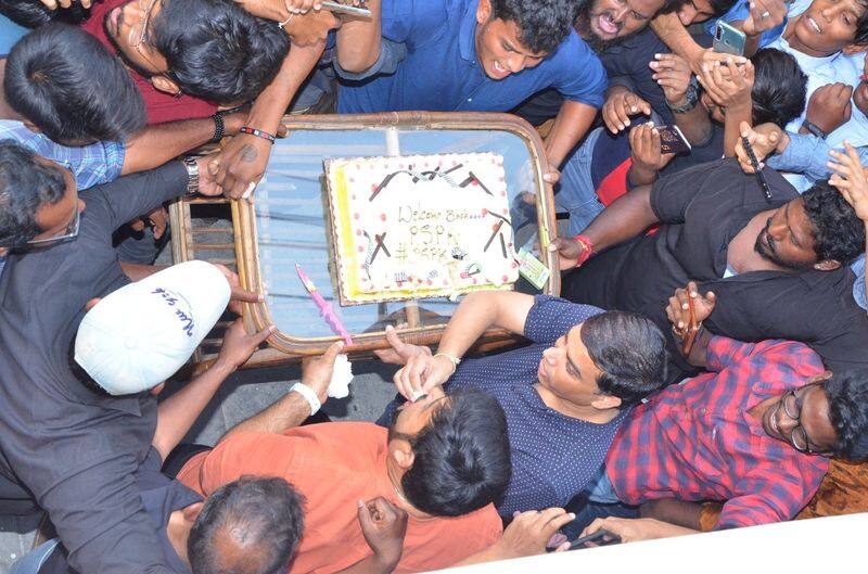 Pawan Kalyan fans celebrations at Dil Raju office