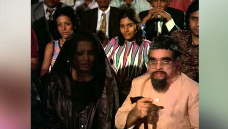 amitabh bachchan shares throwback photo amar akbar anthony mahurat Clap by dharmendra KPJ
