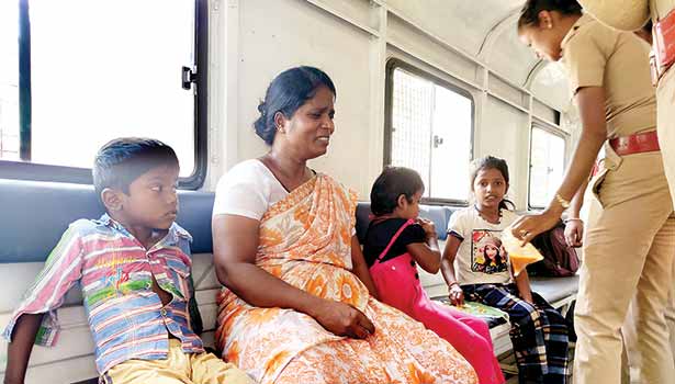 women tried to attempt suicide with 3 children in vellore collector office women tried to attempt suicide with 3 children in vellore collector office