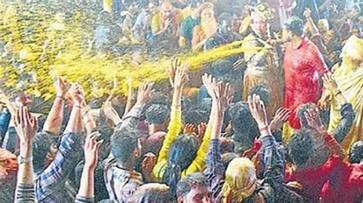 Corona is seen in Holi, demand for native gulal is increasing