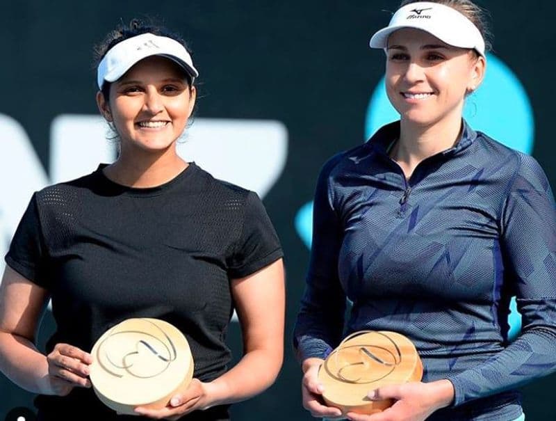 Sania Mirza First indian wins Fed Cup Heart award