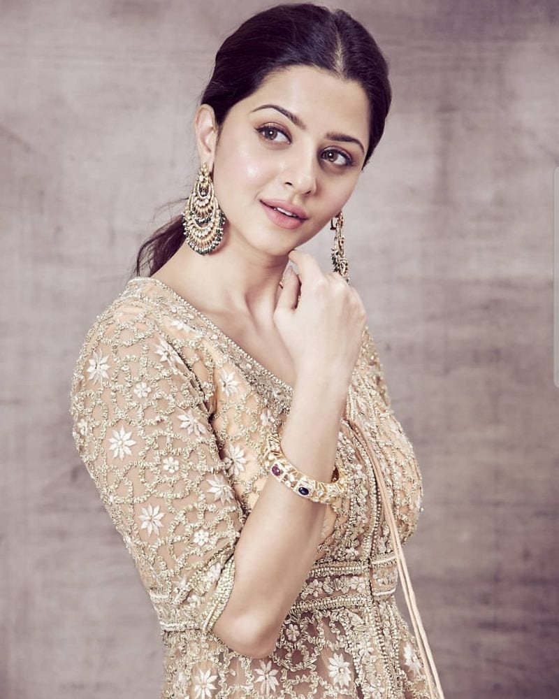 Actress Vedhika latest photo gallery