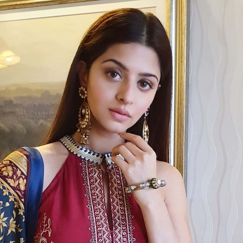 Actress Vedhika latest photo gallery