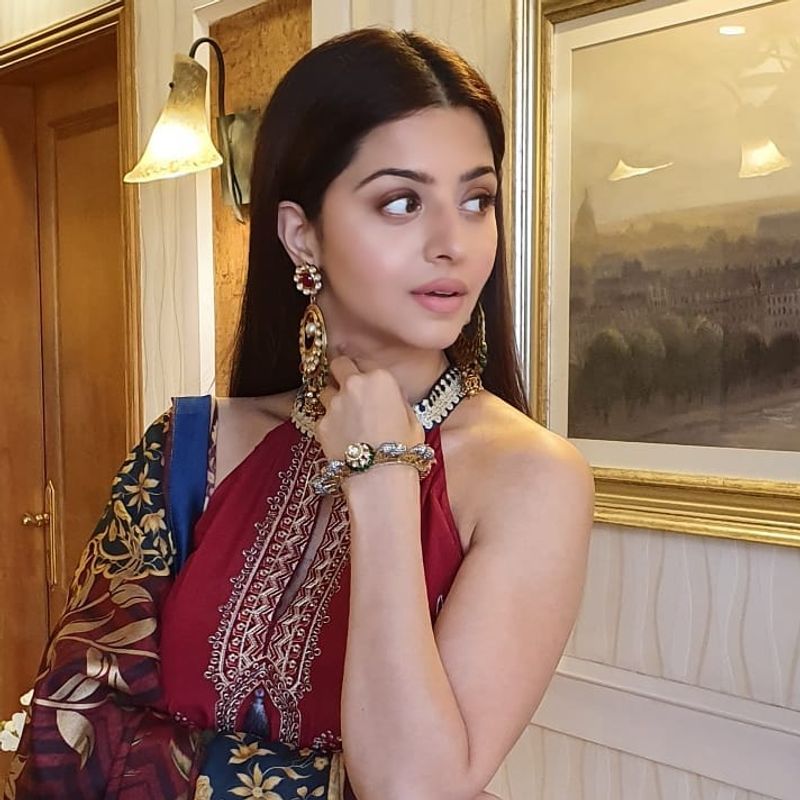Actress Vedhika latest photo gallery