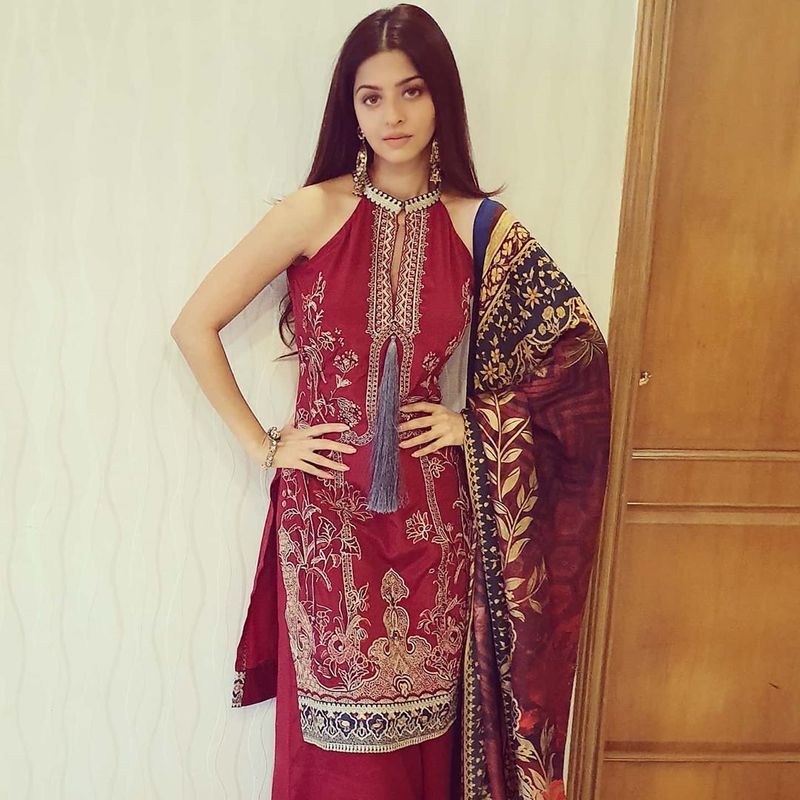 Actress Vedhika latest photo gallery