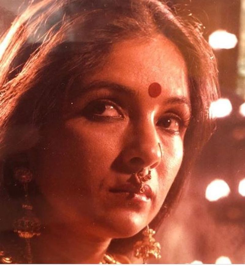 তাঁর বক্তব্য বিয়ে নামক জিনিসটি একেবারেই অর্থহীন। কারণ ভারতে সাধারণত সাংঘাতিক পরিমাণে টাকা খরচা করে বিয়ের প্রস্তুতি করা হয়ে থাকে। এদিকে বিয়ের পর নানা কারণে সম্পর্কে চিড় ধরে। বিবাহ বিচ্ছেদ হয়।