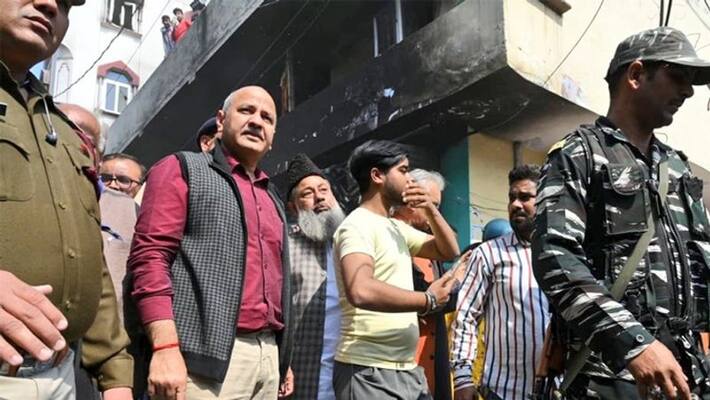 Delhi violence; Deputy CM Sisodia said, '79 houses and 327 shops burnt in fire' kpm Delhi violence; Deputy CM Sisodia said, '79 houses and 327 shops burnt in fire' kpm