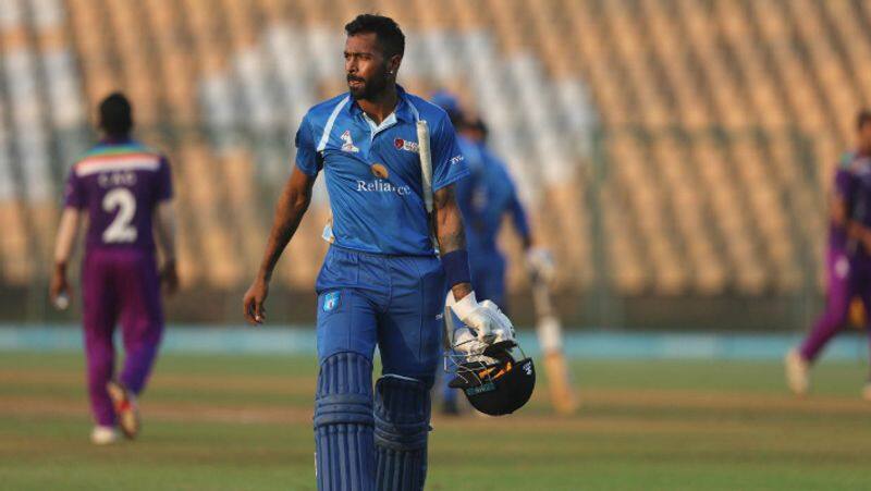 shikhar dhawan made a same mistake what hardik pandya done before in dy patil t20 cup