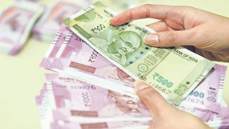 Maharashtra police arrest man for wiping nose, mouth with currency notes