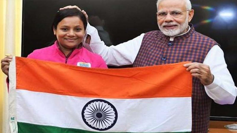 नरेंद्र मोदी ने भी अरुणिमा की काफी तारीफ की। साथ ही उनसे साहस के लिए मिसाल भी दी।