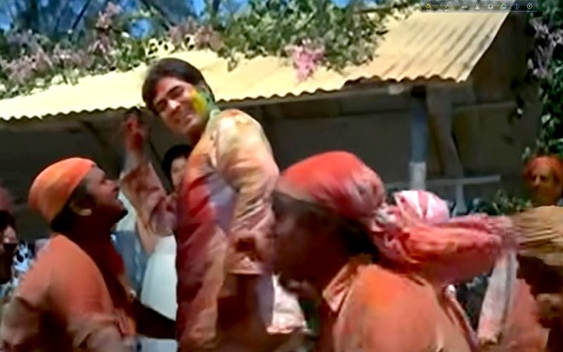 আজ না ছোরেঙ্গেঃ কাটি পতঙ্গ ছবির গান এটি। রাজেশ খান্না অভিনীত ছবির এই গান দোলে বেশ জনপ্রিয়।