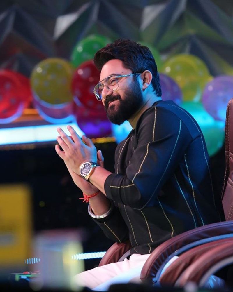 <p>তড়িঘড়ি তাঁকে নিয়ে আসা হয় কলকাতাতে। একটি বেসরকারী হাসপাতালে ভর্তি করা হয়। করোনার কোনও উপসর্গ নেই। </p>