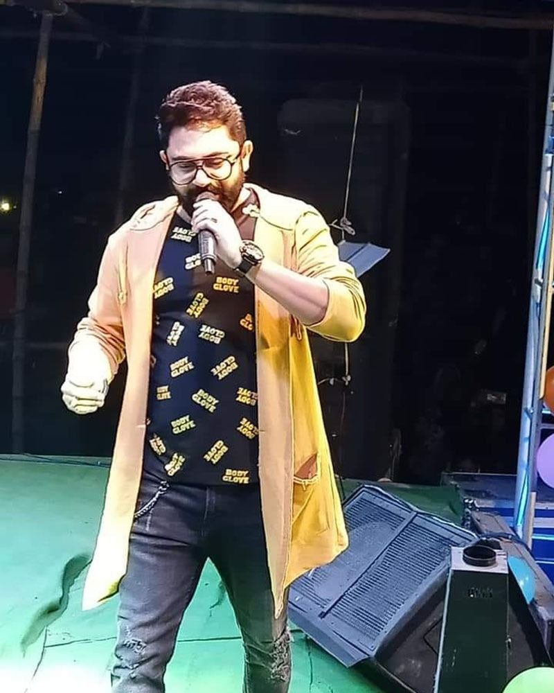 'গল্প হলেও সত্যি', 'শুধু তোমারই জন্য' বাংলা কমার্শিয়াল ছবি হলেও বেশ অন্য ধারার স্ক্রিপ্টে কাজ করার সুযোগ পেয়েছিলেন সোহম। এ বছরও তাঁর বেশ কয়েকটি ছবি মুক্তি পেতে পারে। 'হুল্লোড়', 'ধর্মযুদ্ধ', 'মিস কল', 'অঘটন' ছাড়াও বেশ কয়েকটি ছবিই রয়েছে তালিকায়।