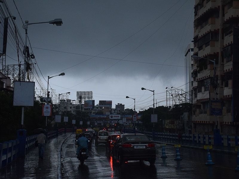 বাতাসের গতিবেগ থাকবে ৩০ থেকে ৪০ কিলোমিটার প্রতি ঘন্টায়।
