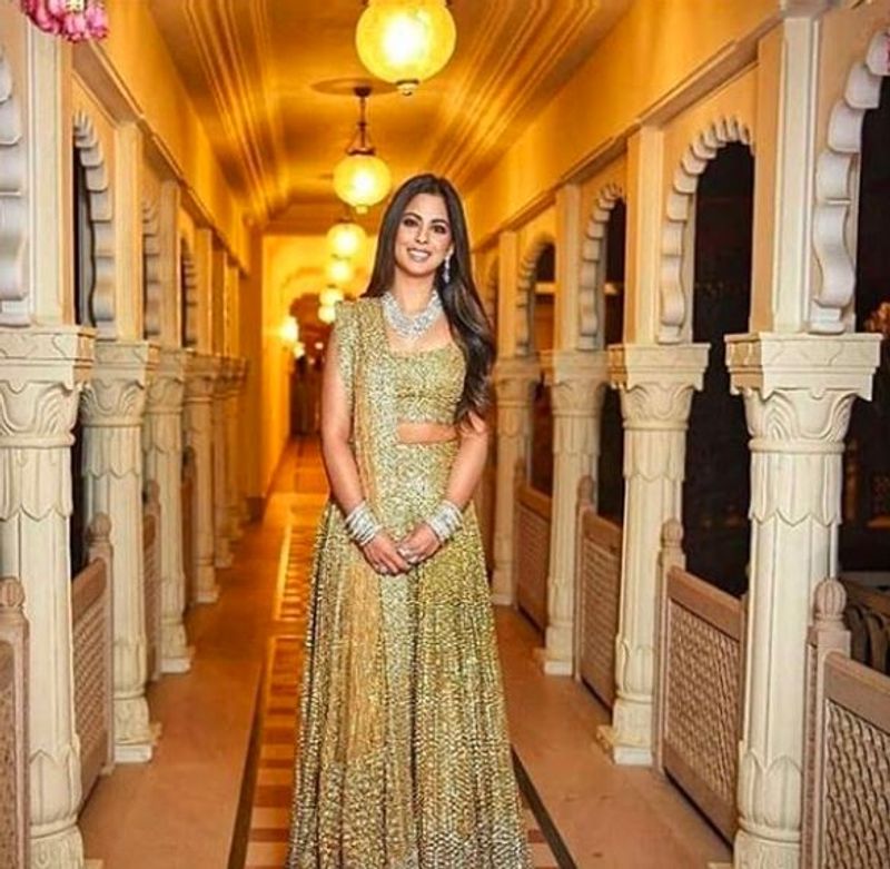 Isha Ambani Photo Gallery