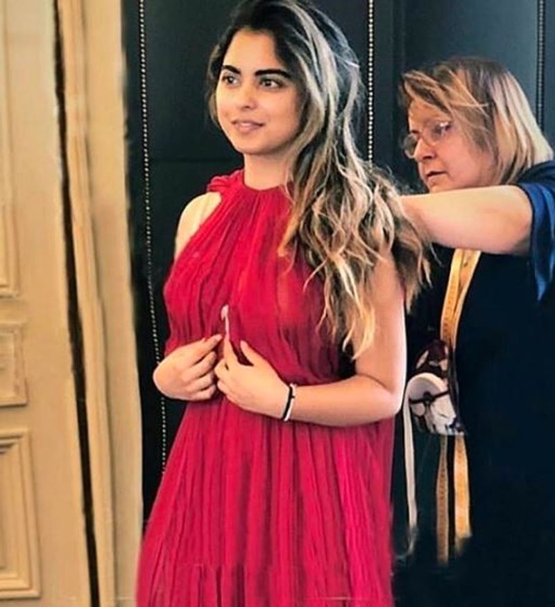 Isha Ambani Photo Gallery