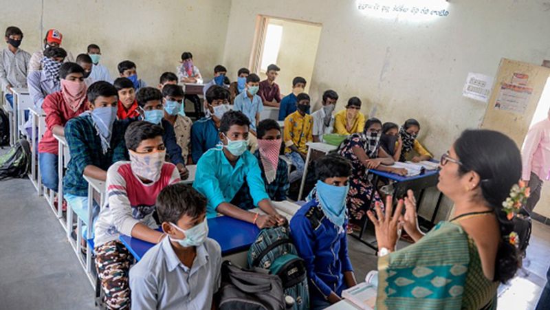 28 patients Infected to Corona Virus, Show fearing from school to Parliament kps