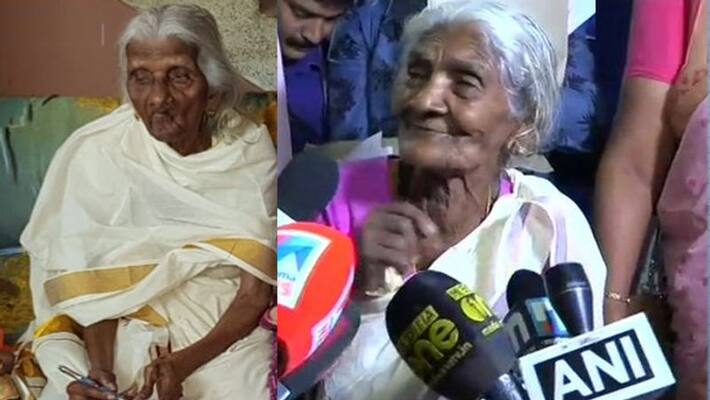 senior citizens Karthiyani Amma, Bhageerathi Amma from kerala bags Nari Shakti Puraskar 2019 for excellence in education senior citizens Karthiyani Amma, Bhageerathi Amma from kerala bags Nari Shakti Puraskar 2019 for excellence in education