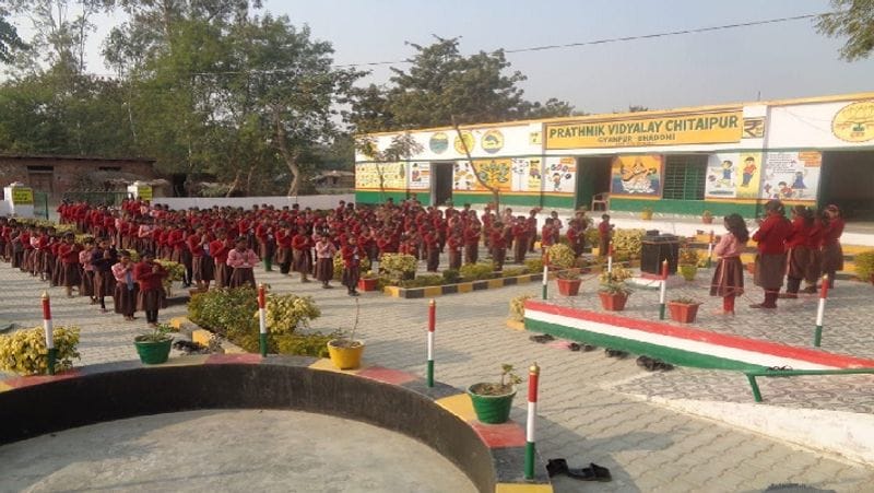 See this is Chittipur Primary School. Here, teacher Arvind Pal's example becomes an example, students study in such a digital way asa