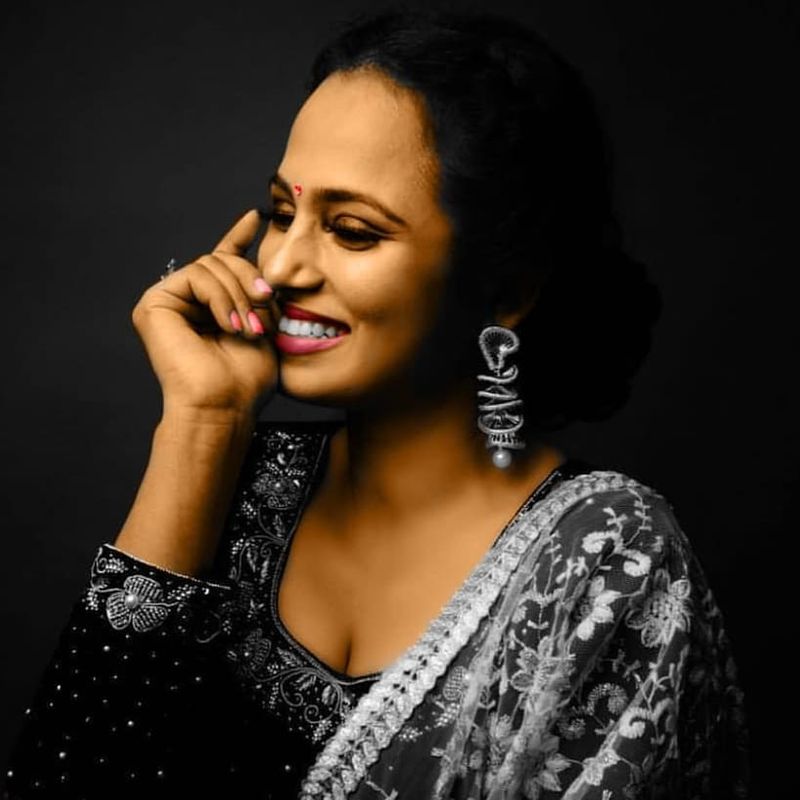 இவர் காட்டிய கவர்ச்சிக்கு பட வாய்ப்புகள் கிடைக்கவில்லை என்றாலும், விஜய் டிவியில் குக் வித் கோமாளி நிகழ்ச்சியில் போட்டியாளராக பங்கேற்கும் வாய்ப்பை பெற்றார்.
